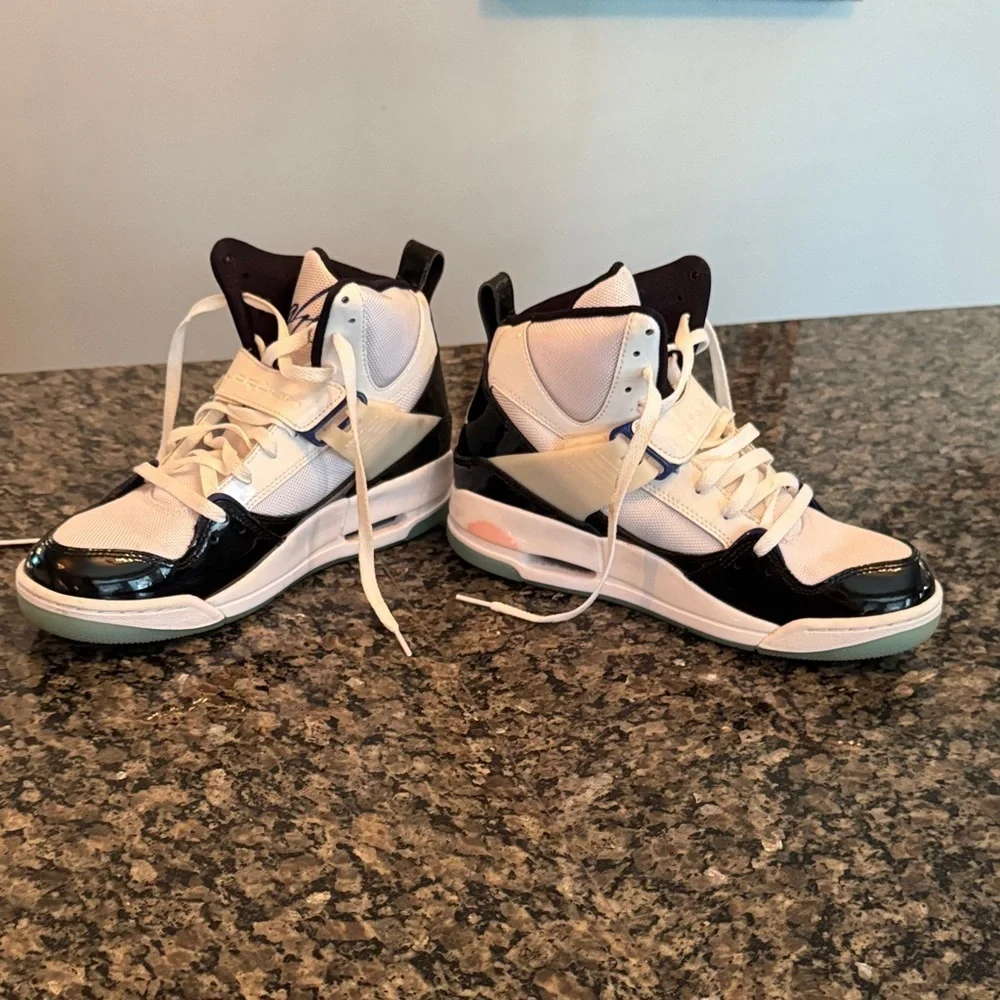 Jordan Men’s Black and White High-Top flight 45 Sneakers 8